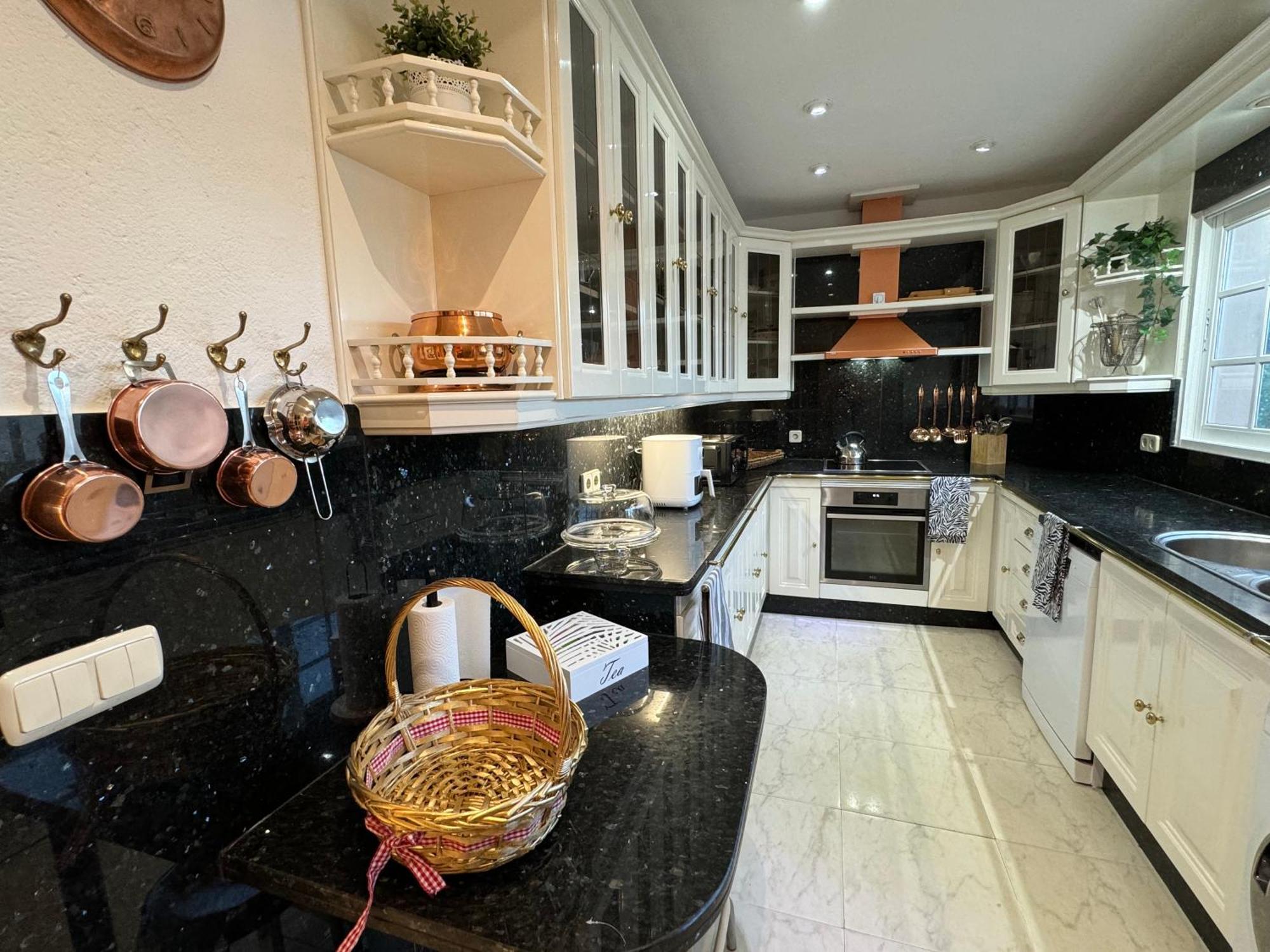 Villa Casacara Marbella Beachside Costabella -Spain Eksteriør billede